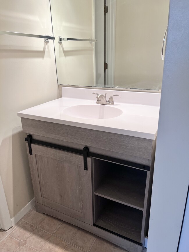 Brand new toilet vanity - 2127 Melrose Dr