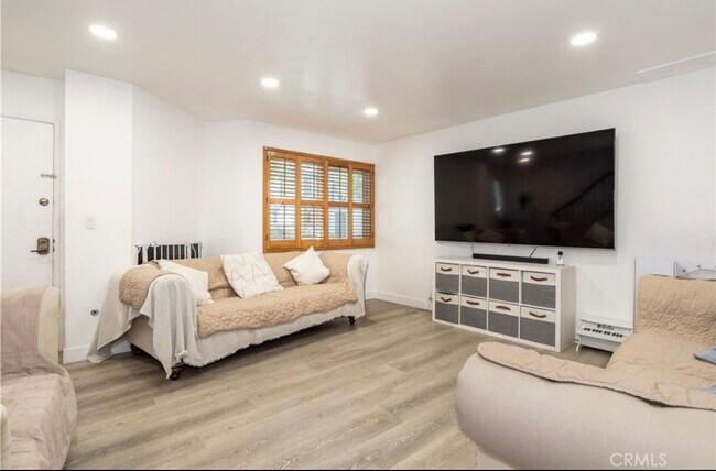 Foto del edificio - 19221 Sherman Way