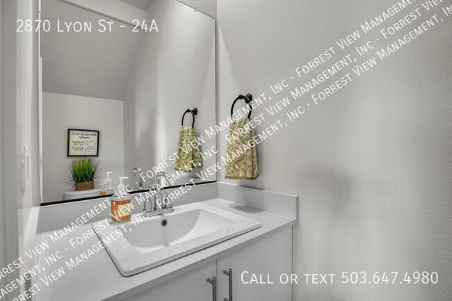 Building Photo - 2870 Lyon St