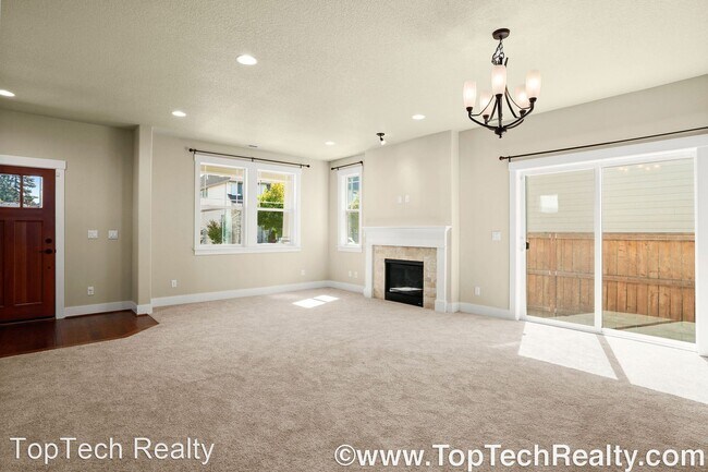 Building Photo - 4 br, 2.5 bath House - 343 SW Mitchum Ter