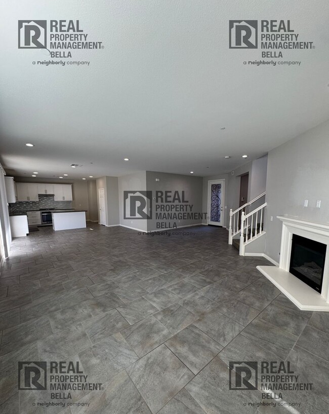 Foto del edificio - Stunning 3-Bedroom Home with Pool & Jacuzzi!