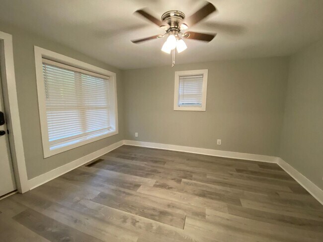 Foto del edificio - PRE-LEASING FOR AUGUST 2026!