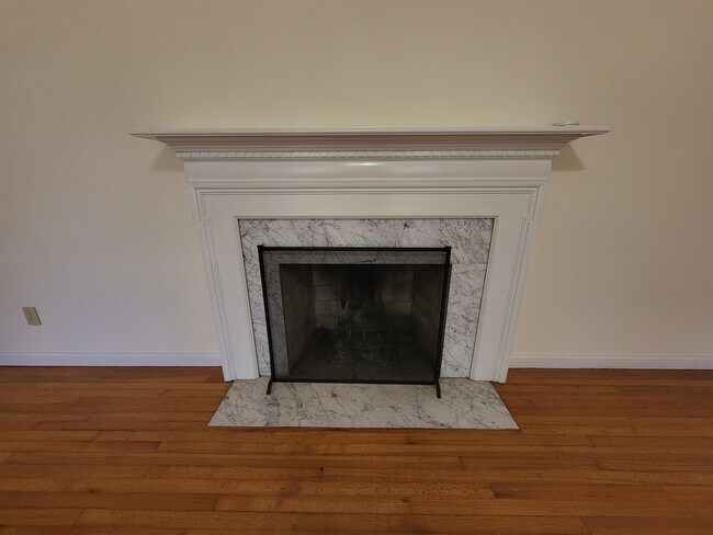 Building Photo - 8133 Mahan Dr