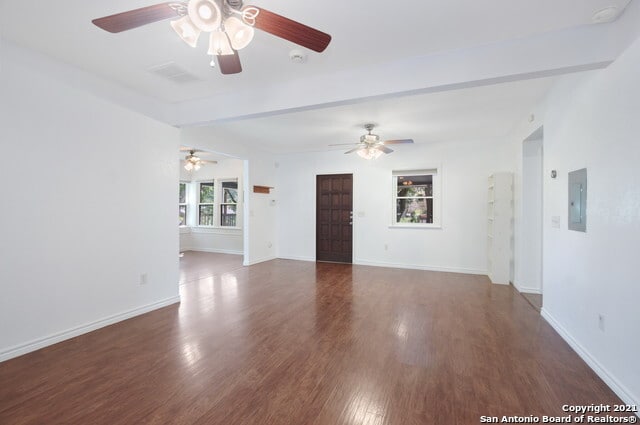 Building Photo - 445 E Mistletoe Ave