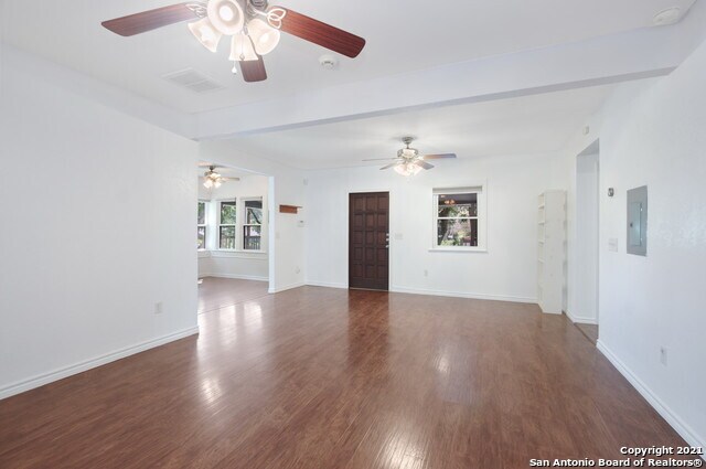 Foto del edificio - 445 E Mistletoe Ave