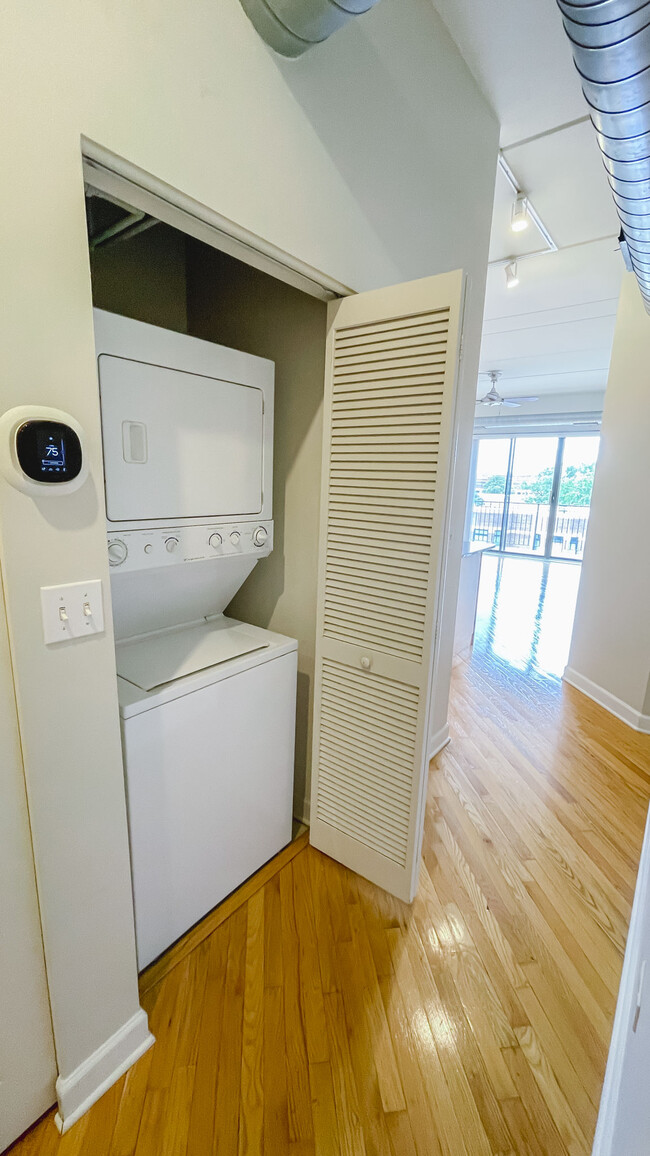 Washer and dryer on hallway - 3125 W Fullerton Ave