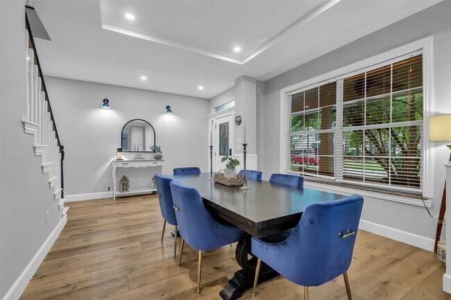 Foto del edificio - 211 Maple Path Pl