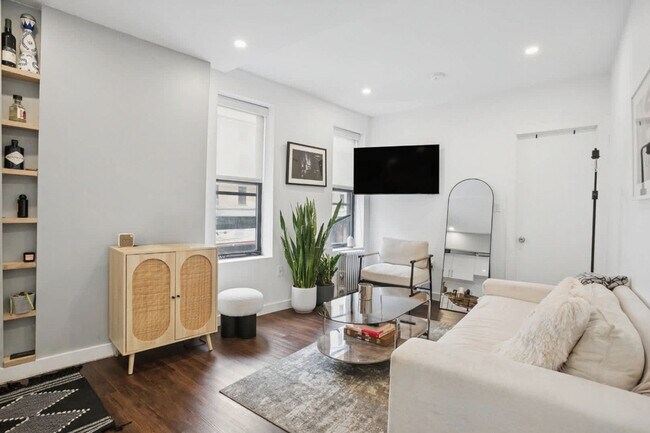 Building Photo - 78 Kenmare St