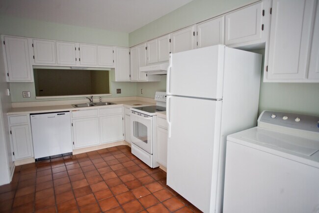Building Photo - Prime Chapel Hill Living | 2BR Townhouse on MLK Blvd