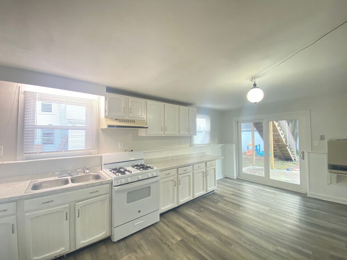 Primary Photo - 30 Thorwald Ave