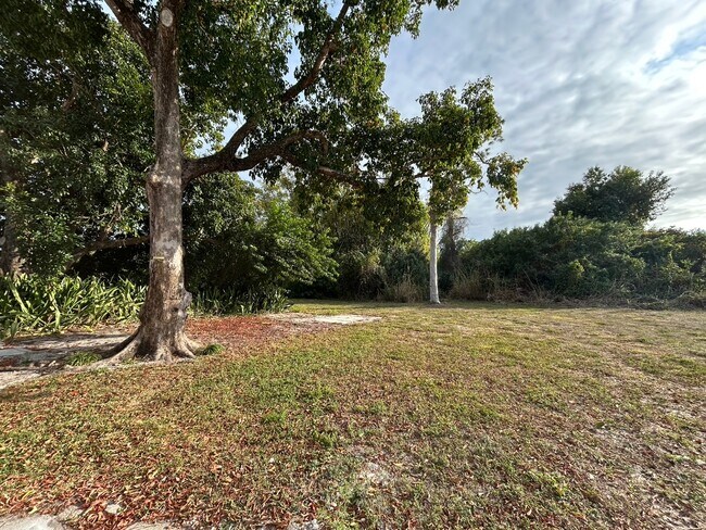 Patio interior - 304 South Rd