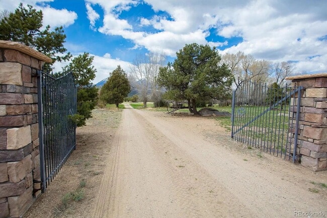 Building Photo - Amazing 2-Bedroom Home for Rent – Just 5 M...