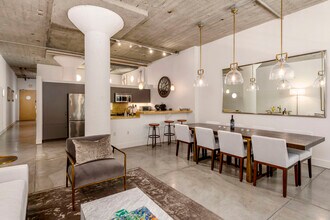 Building Photo - 300 Beale St