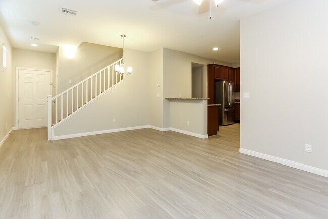 Foto del edificio - 9328 Golden Lad Ave