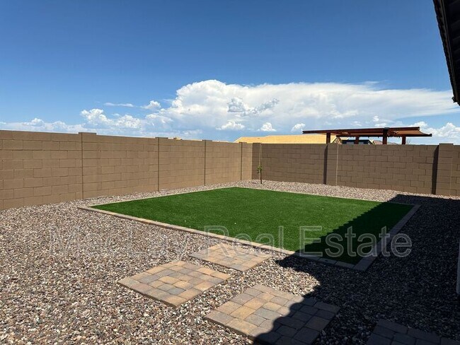 Foto del edificio - 36610 W Mediterranean Way