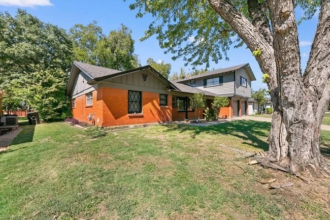 Building Photo - 5720 Wharton Dr