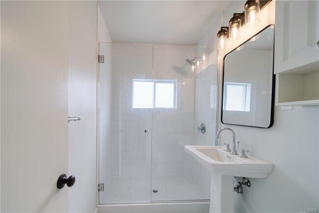 Building Photo - 926 Manhattan Beach Blvd