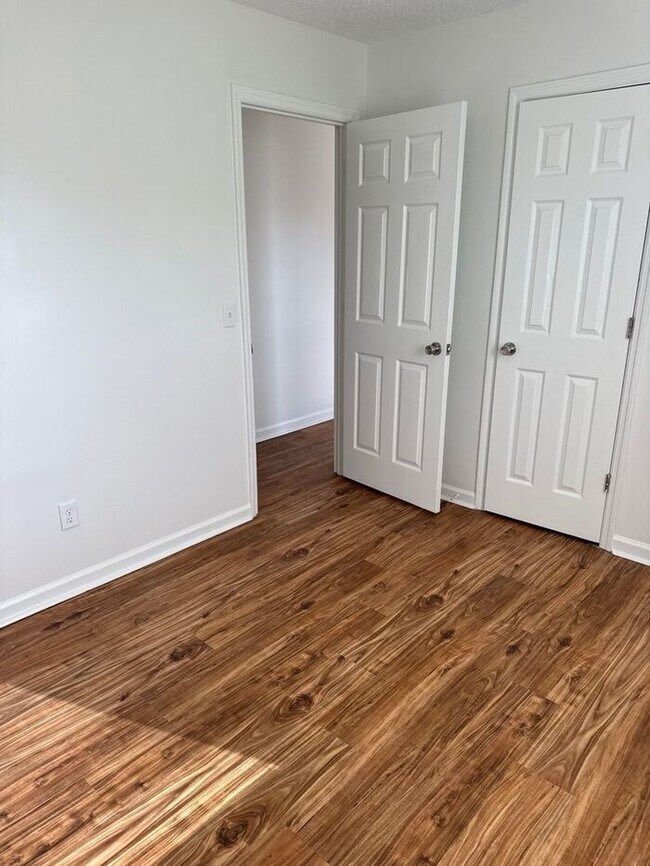 Foto del edificio - 1301 Linwood Dr