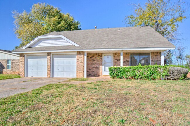 Building Photo - Newly Updated 4 Bedroom