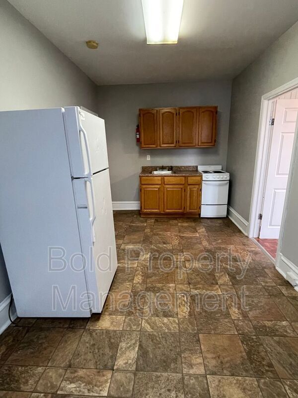 Primary Photo - 417 W Oley St
