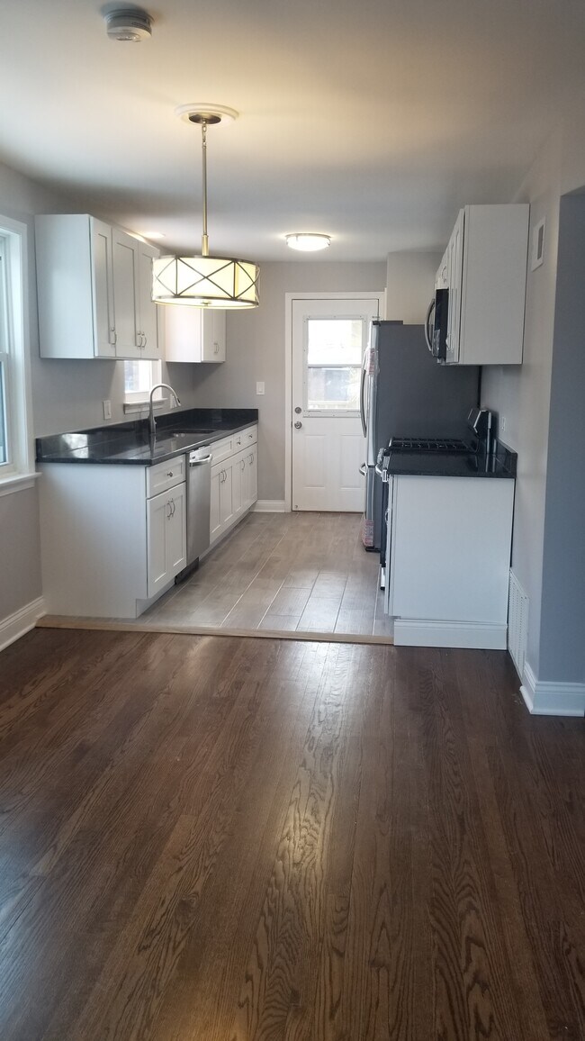 Kitchen dining room combo - 1125 W Prospect Ave