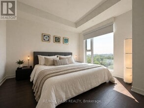 Building Photo - 223 St Clair Ave W