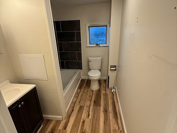 Foto del edificio - Practical and Move-In Ready