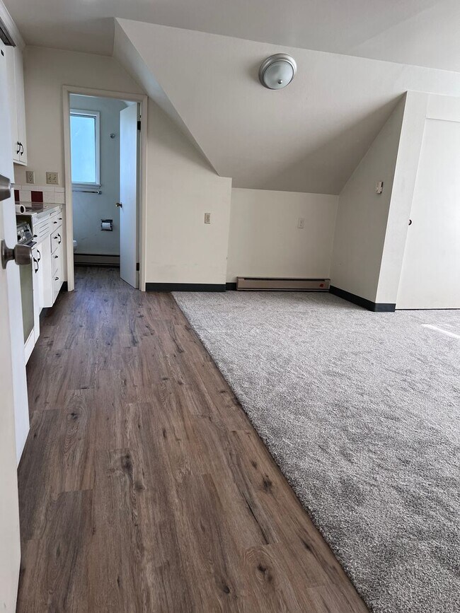 Foto del edificio - Charming Top-Floor Studio with Scenic Views at The Willows