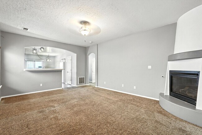 Building Photo - Move-In Ready 3 Bed / 2 Bath Home for Rent...