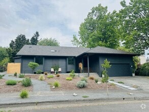 Building Photo - 1427 Greentree Cir