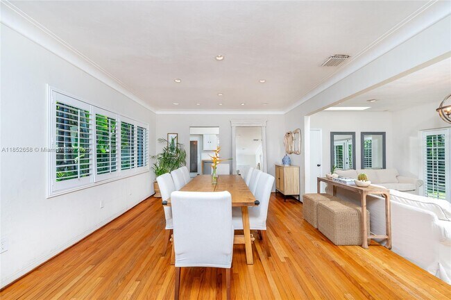 Foto del edificio - 535 NE 51st St