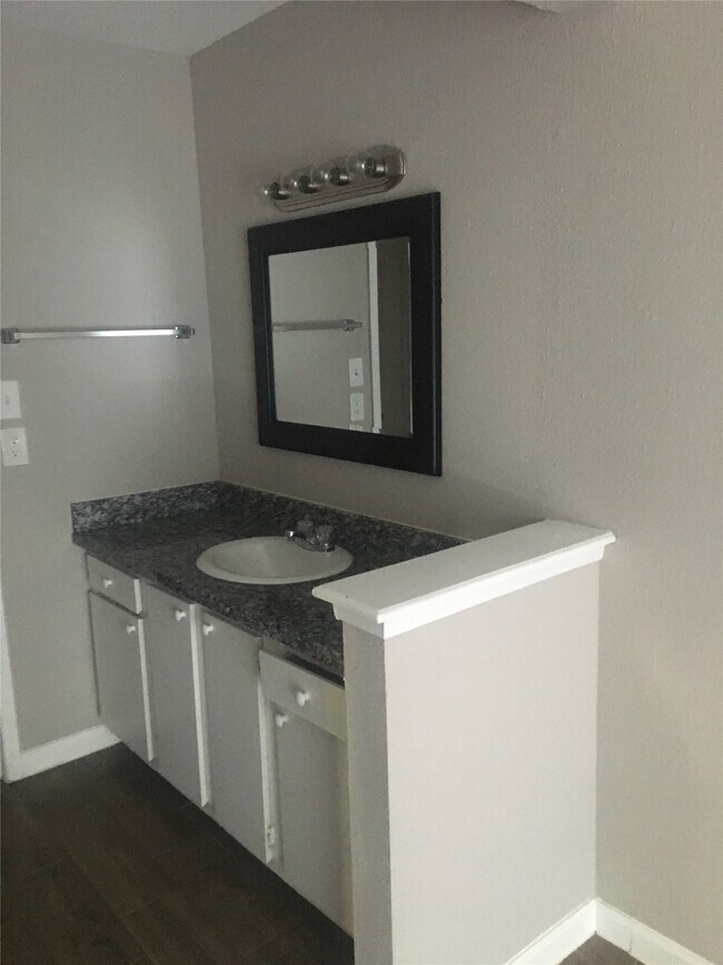 Building Photo - 6200 W Tidwell Rd