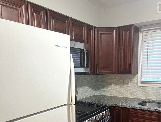Building Photo - 484 Timber Ridge Dr