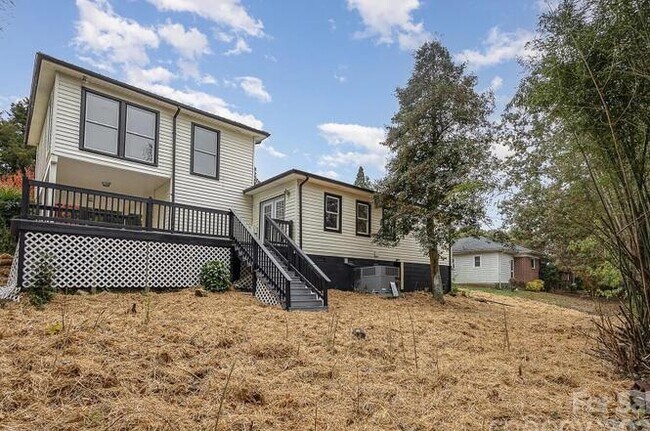 Foto del edificio - 525 Arlington Cir NW