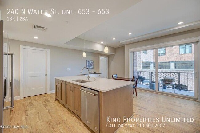 Foto del edificio - 240 N Water St