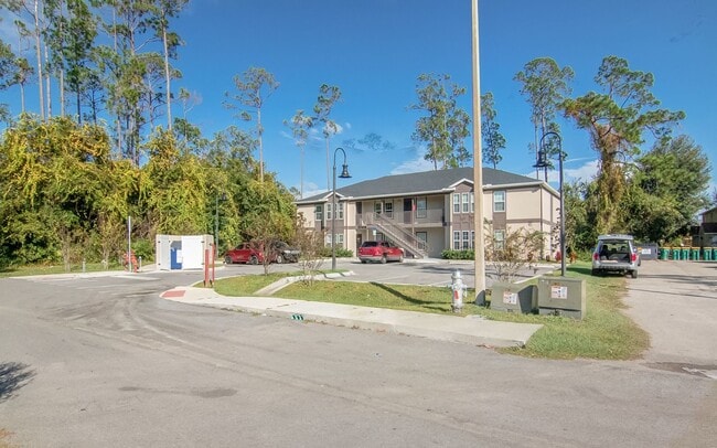 Building Photo - MOVE IN BY 10/15 and RECEIVE 2 WEEKS OFF Y...