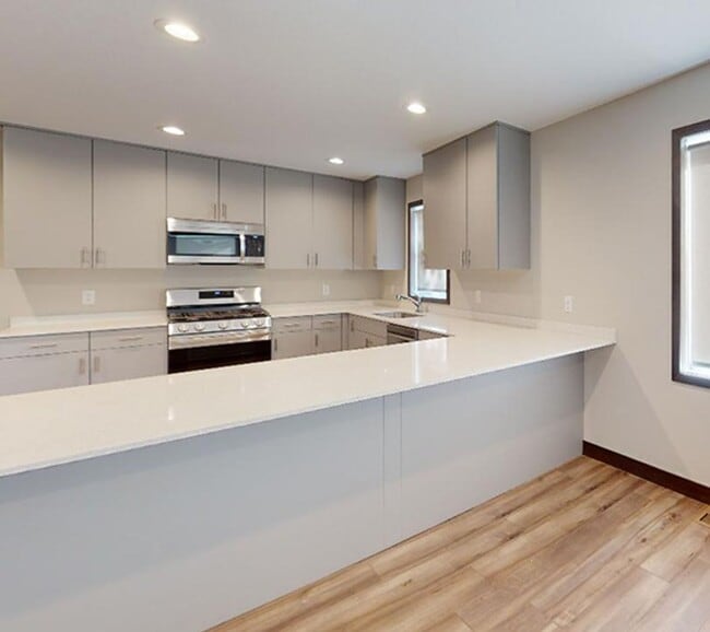 Foto del edificio - 930 17th Ave SE