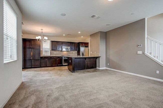 Foto del edificio - 1504 N Vanguard Way