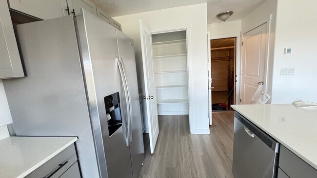 Foto del edificio - 404 Grassland Dr