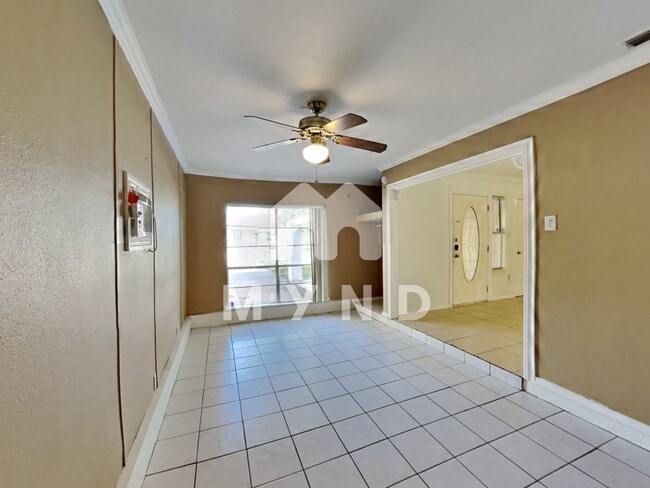 Building Photo - 2411 Rockridge Dr