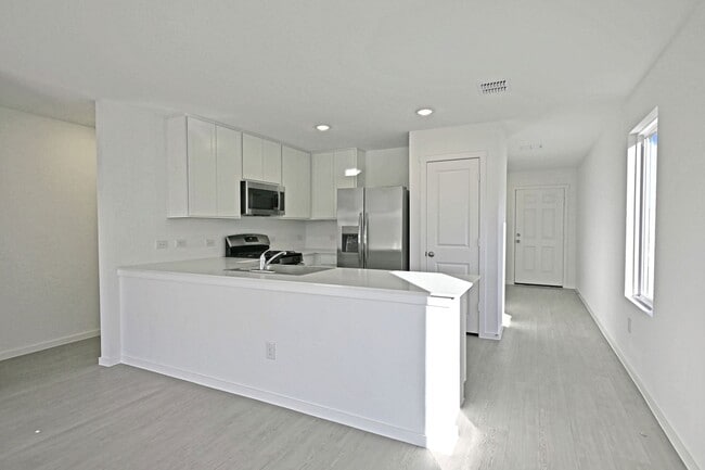 Building Photo - 10036 Mather Way