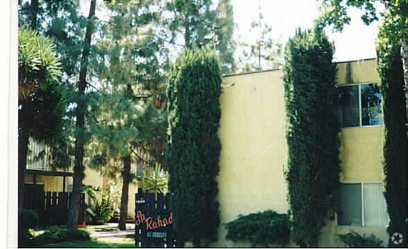 Building Photo - La Rahada