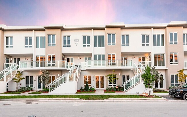 Building Photo - 10220 NW 63rd Ter