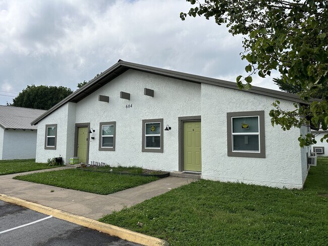 Building Photo - 604
