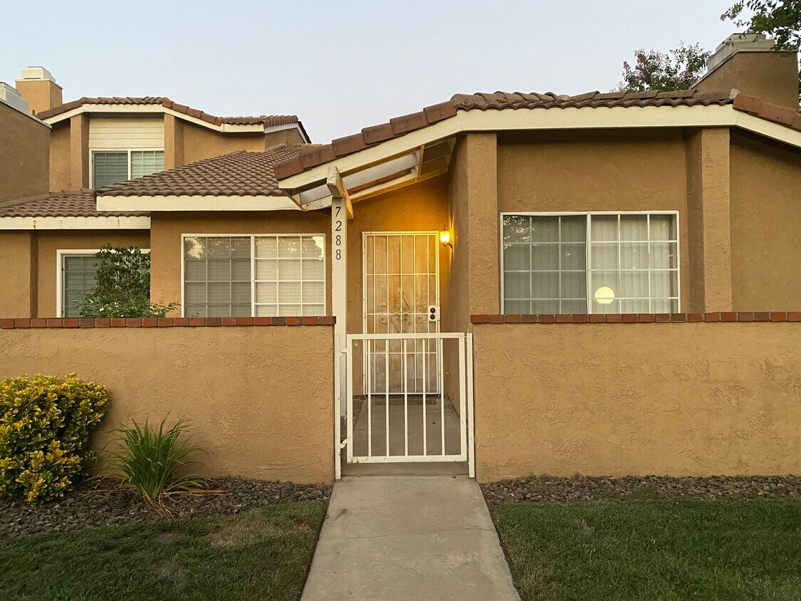 Foto principal - 7288 Hermosa Ave