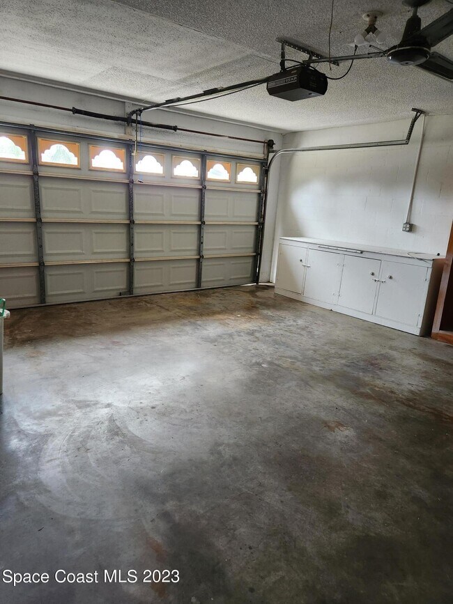 Building Photo - 1030 Albin St
