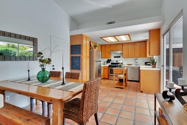 Building Photo - 52030 Avenida Madero