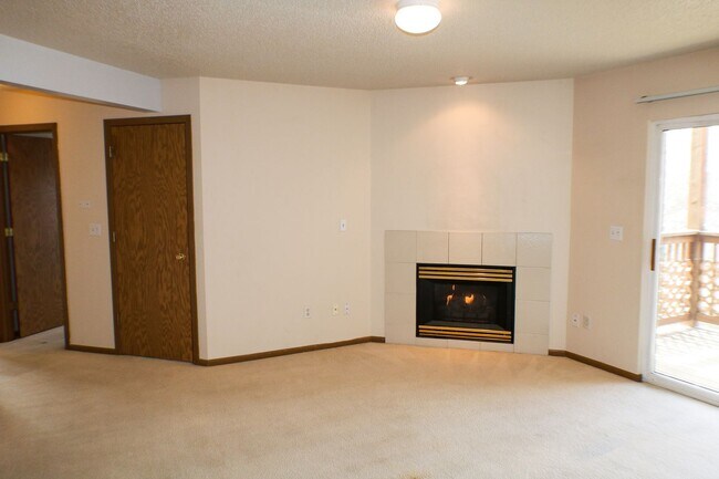 Building Photo - $1,025| 2 Bedroom, 1 Bathroom Condo | Pet ...