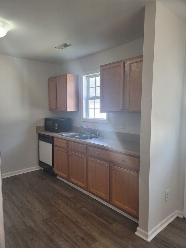 Foto del edificio - 4 Bedroom 3 Full Bath Ranch Home located Minutes from CAMPBELL UNIVERSITY!