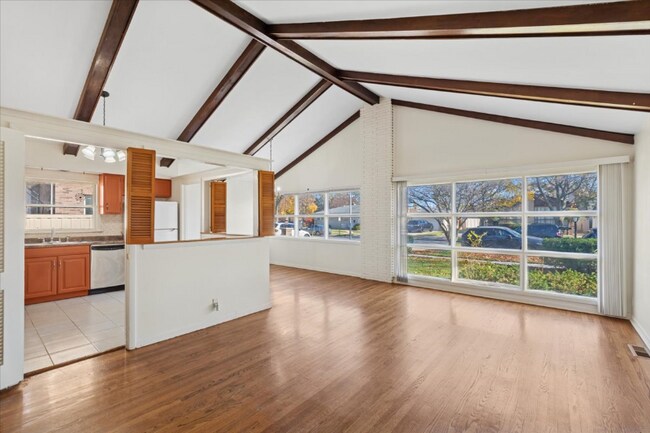 Foto del edificio - 8538 Mango Ave